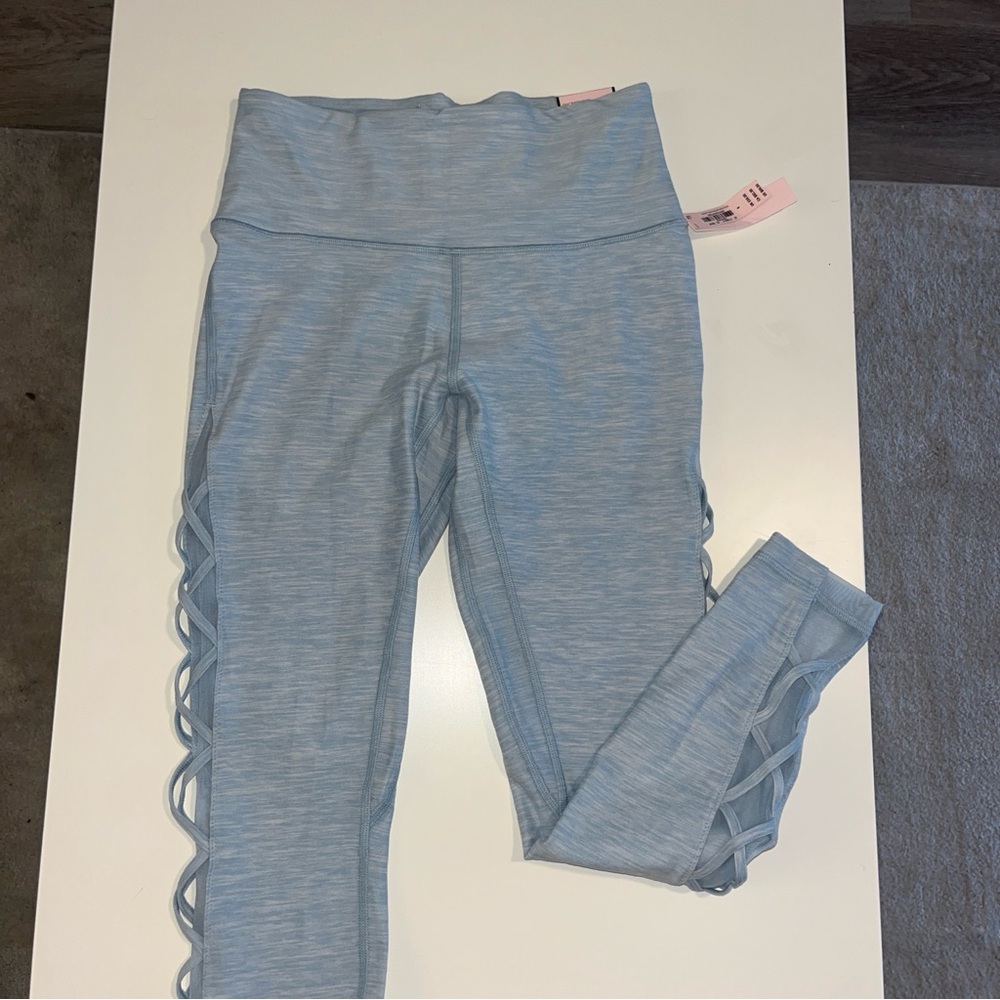 victoria secret leggings ☀️
the incredible essential leggings